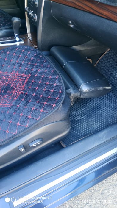 Продам Nissan Tana 2010