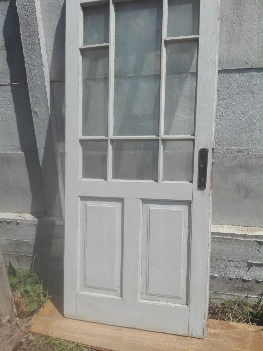 Usi din lemn pentru magazii