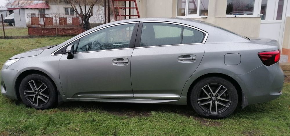 Toyota Avensis Automată,1,8 benzină, euro 6, carte service la zi.