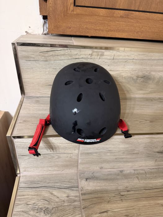 Каска и протектори Ferrari