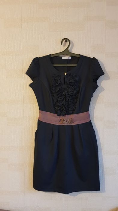 Продам платья, каждое по 5000