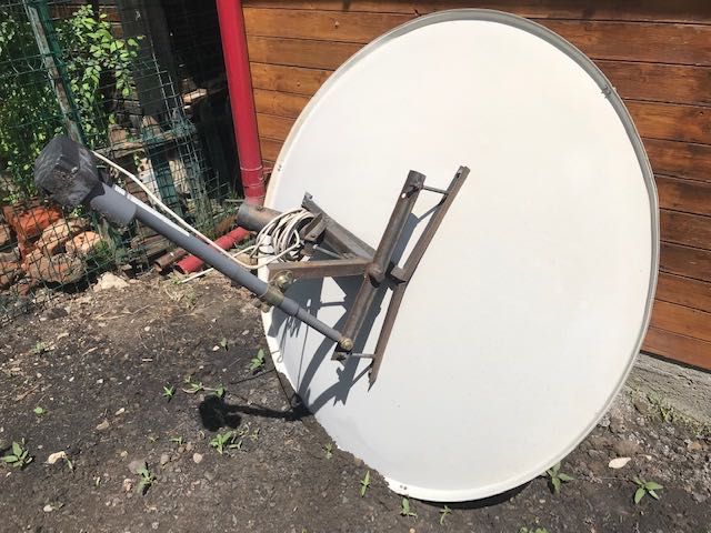 Antena satelit 1.4m, din aluminium montura polara cu actuator si LNB