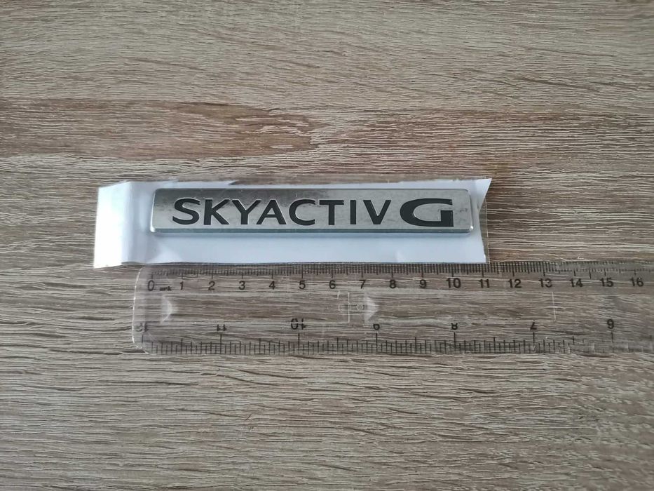 Сребрист надпис Mazda Skyactiv G