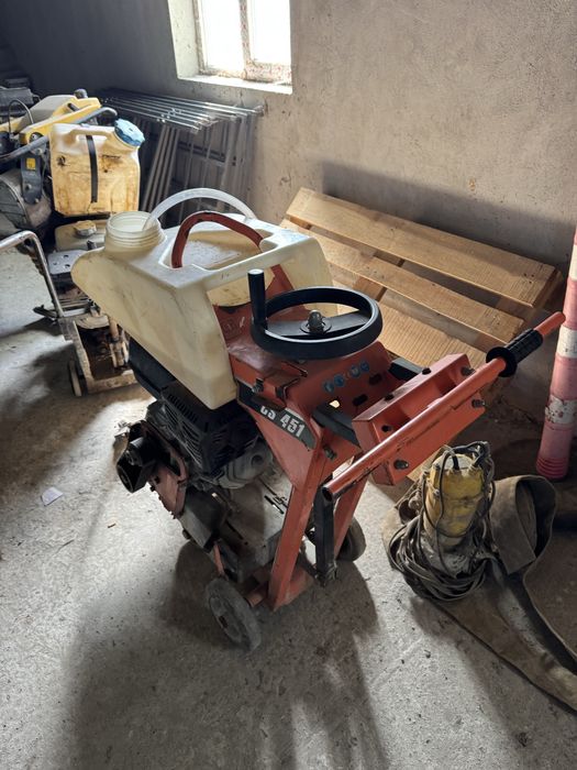 Masina de taiat asfalt si beton