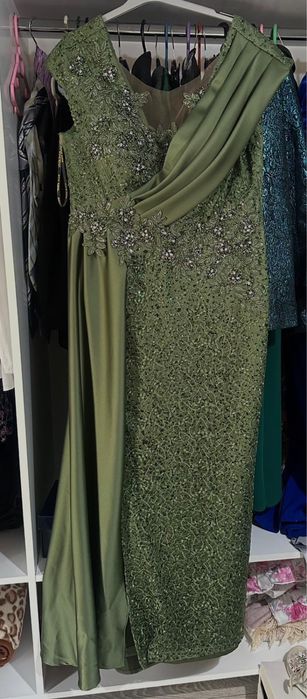 Vand rochie de seara