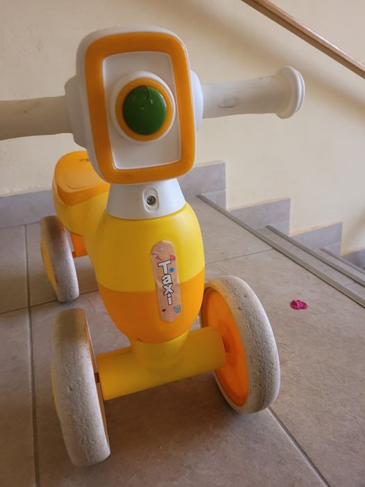 Vand tricicleta echilibru cu 4 roti cu melodii. Doar in Reșița, nu livrez prin curier sau OLX.