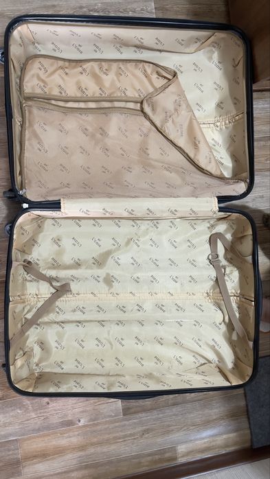 Продам чемодан размер L