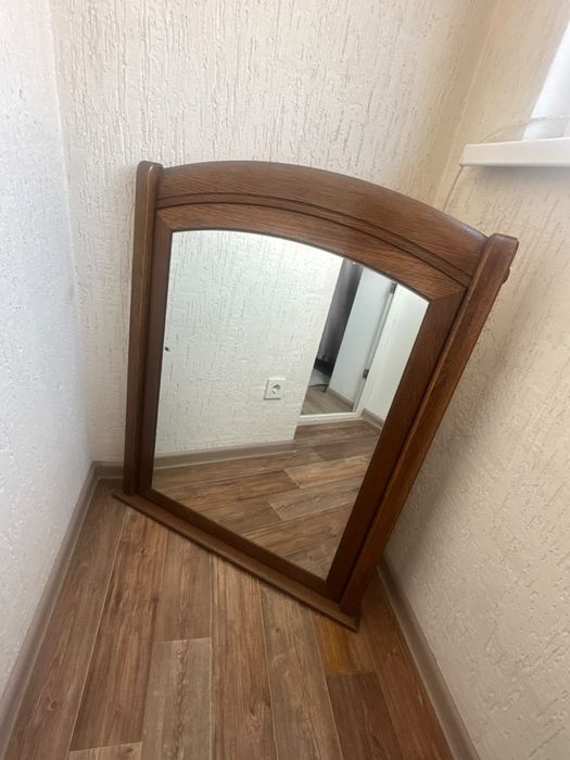 Зеркало в дереве