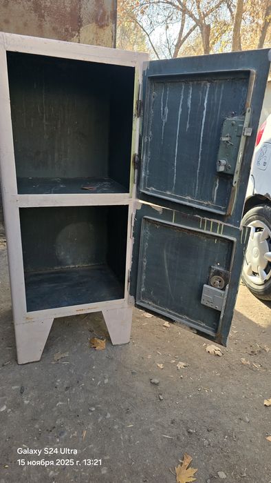 Продаётся..сейф.