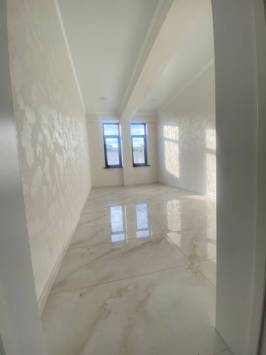 Чиланзар.  в доль дороги.