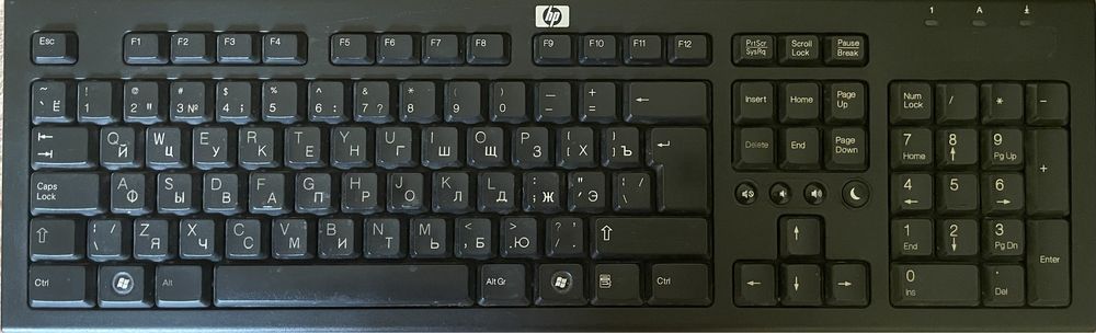 Монитор с клавиатурой.