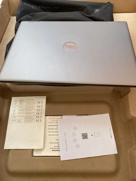 Продавам лаптоп Dell  чисто нов