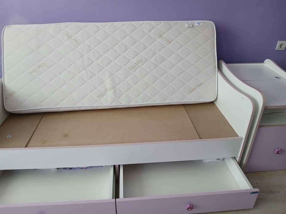 Детски креват , бебешка кошара , бюро със детско легло