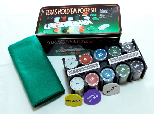 Set poker 200-300.500 jetoane carti trusa poker servieta poke