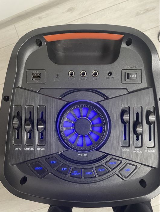 Vand boxa myria cu microfon si incarcator