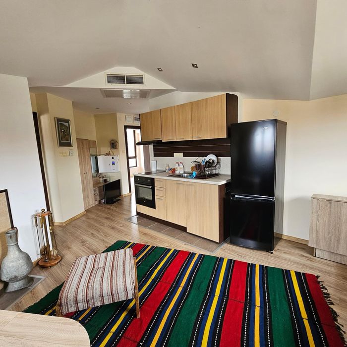 Обзаведен тристаен апартамент за продажба в жил. сграда  в Банско