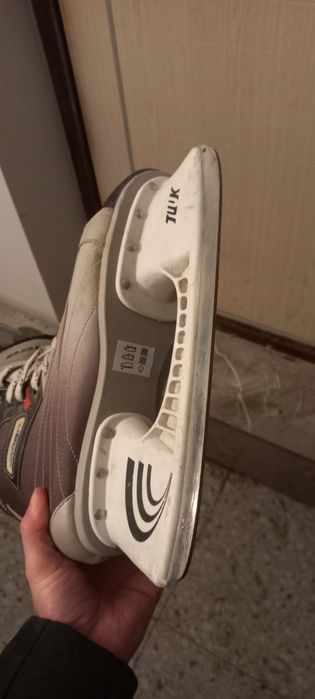Продам профессиональные коньки от Bauer Vapor 2
