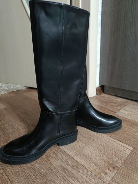 Продаю женские сапоги