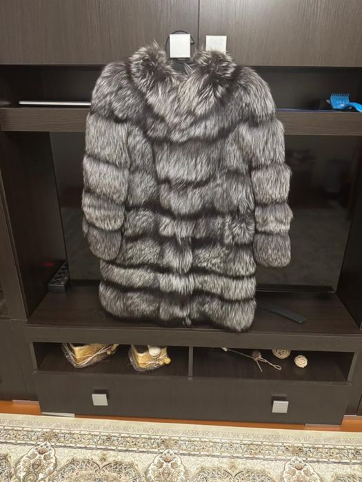 Braschi италияШуба чернобурка продам