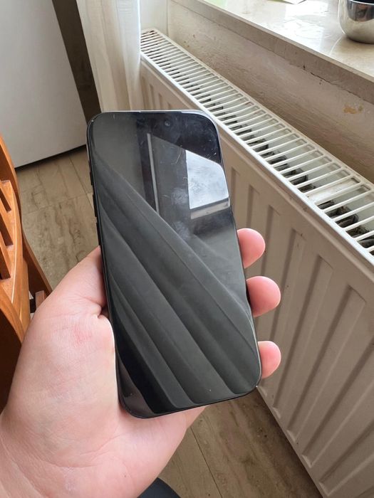 Vand iphone 16 pro 256 gb sa schimb cu modele mai noi(17 pro-17promax)