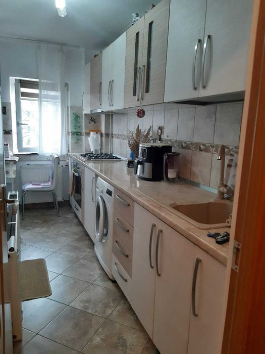 Ofer spre închiriere garsoniera in Ploiesti zona 9 Mai str Marasesti