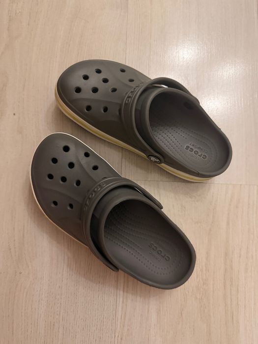 Продам детскую обувь