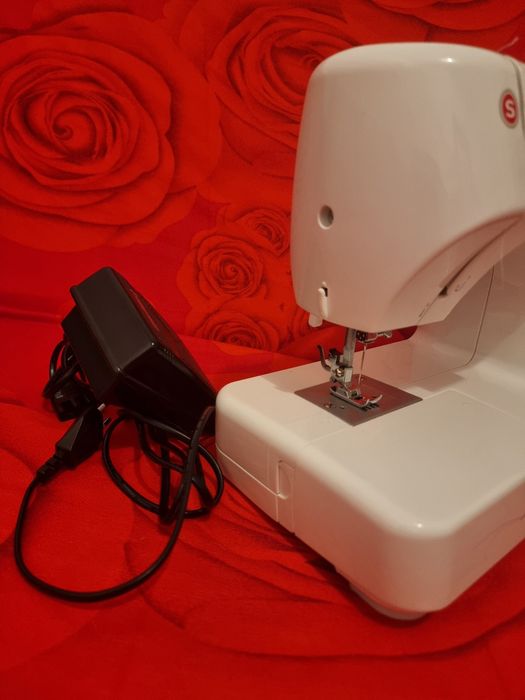 Se vinde masina de cusut Singer Smart II