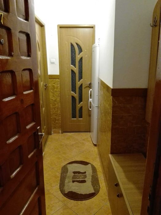 Închiriez GARSONIERĂ