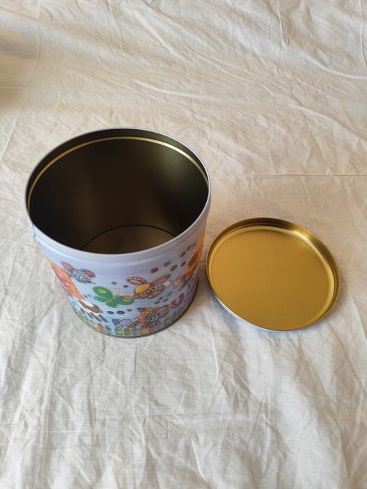 Нова метална кутия от панетоне