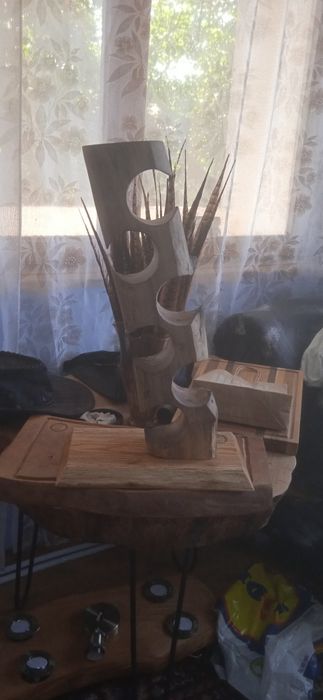 Стойка за вино  шест и три ботилки