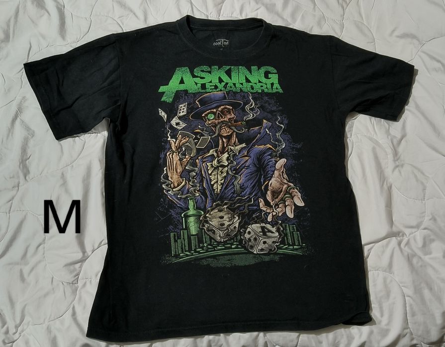 Продавам тениски, които не нося вече