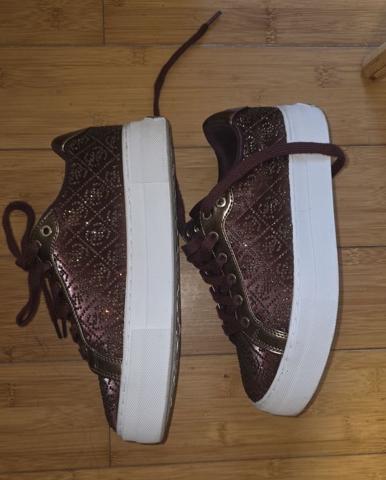 Adidasi Guess cu pietricele