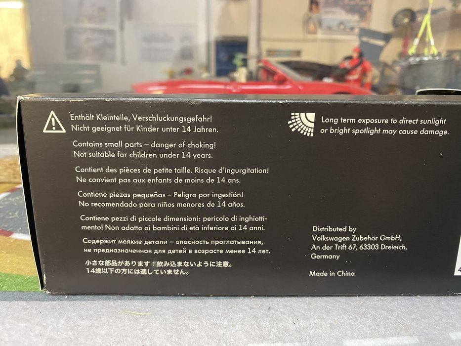 VOLKSWAGEN  PASSAT machetă auto scara 1:43 (11cm) Dealer Edition