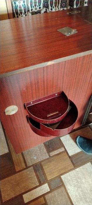 Продам швейную машинку.