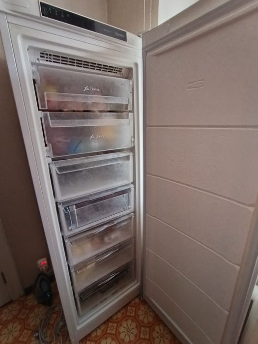 Продам морозильный шкаф