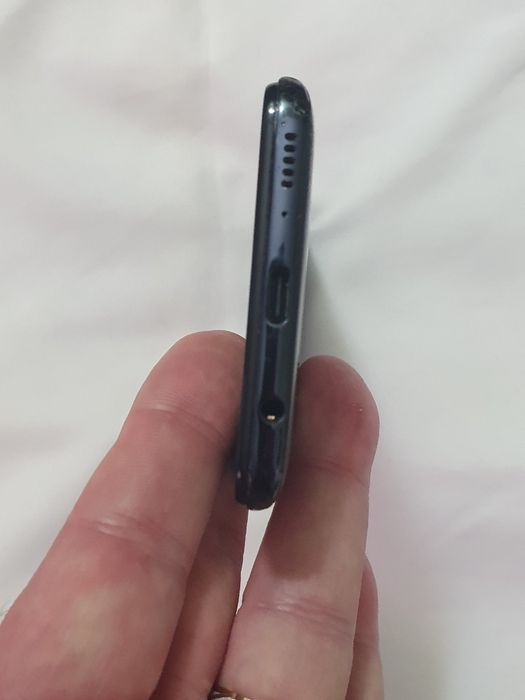 Tel. Samsung A40.
