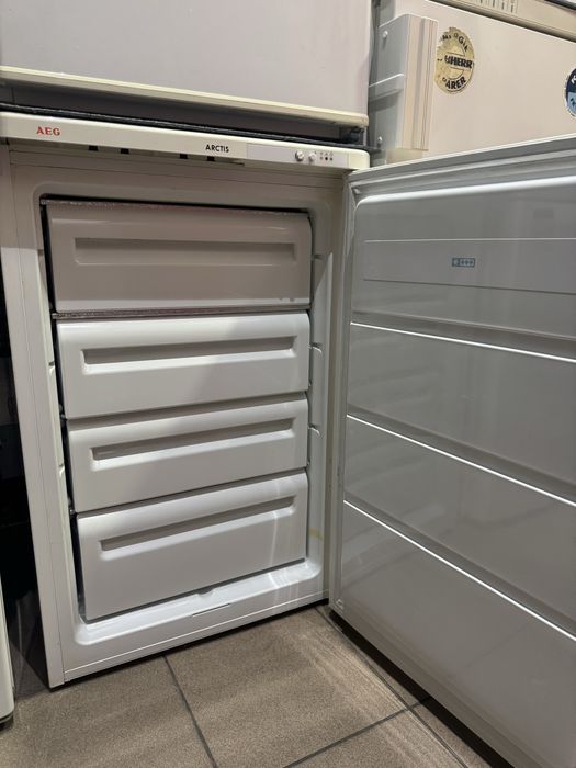Малък фризер AEG