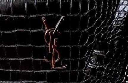 Geanta damă model croco, logo metalic argintiu, saculet, etichetă