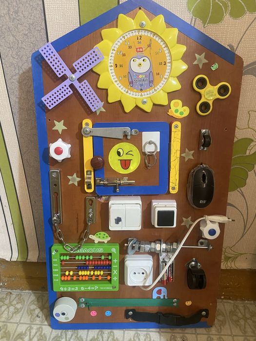 Детские развивающие игрушки. Бизиборд.