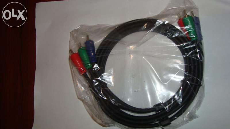 A/V, RGB, USB, захранващи и интернет кабели.