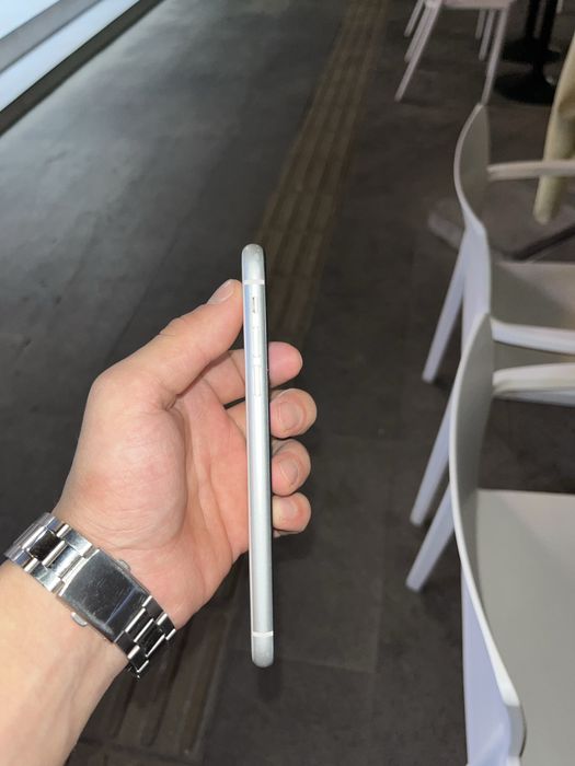 Iphone x r sotiladi