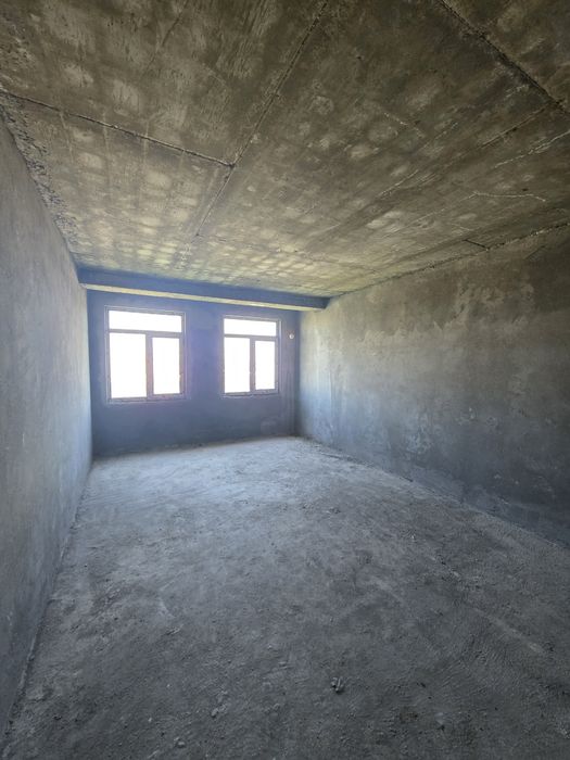 Продаётся 4-х комнатная квартира на Юнусабад-19. Новостроенным доме