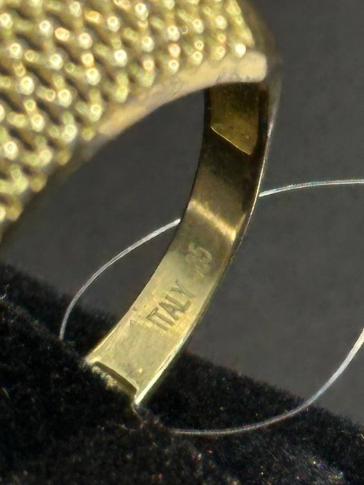 Золото  Кольцо Масса: 2,8