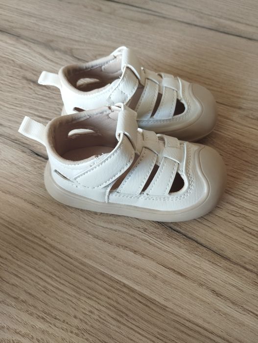 Детские сандали новые