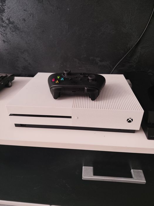 Vând PS 4 & Xbox one s