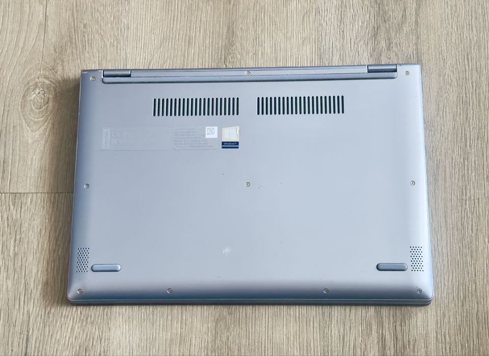 Vând laptop Lenovo Yoga 530-14IKB, model 81EK, laptop 2 în 1 cu ecran tactil și balamale rabatabile la 360°