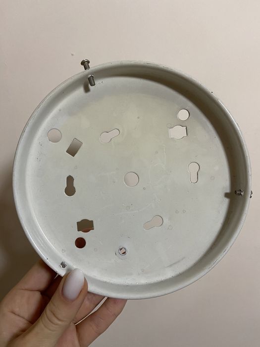 Продам люстры,плафоны на стену