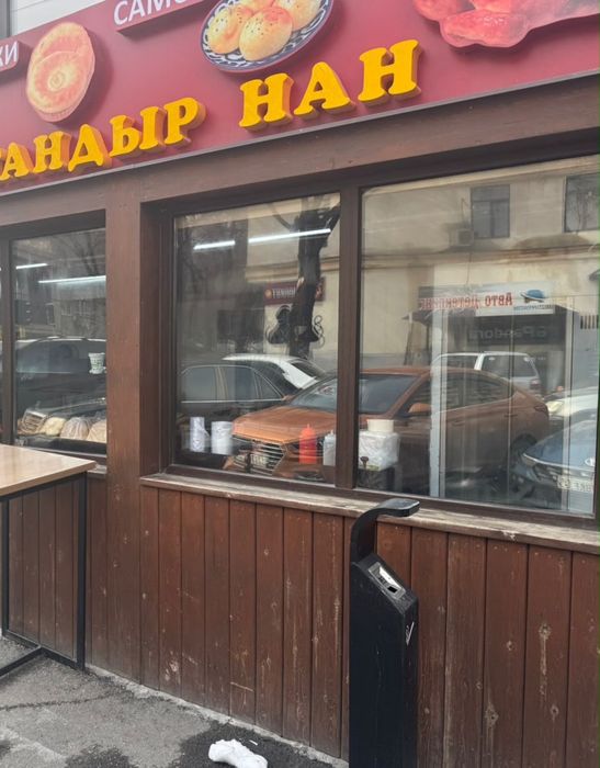 Дверь с окошкой