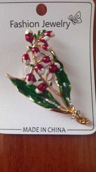 Броши  7 разных видов и Серьга- кафф  1 штука 40 тыс.