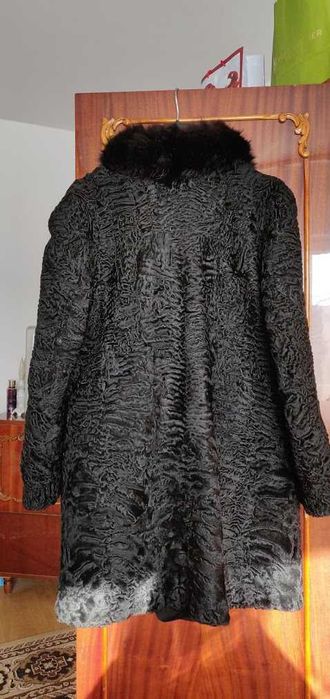 Vand haina blana Astrahan cu guler de vulpe